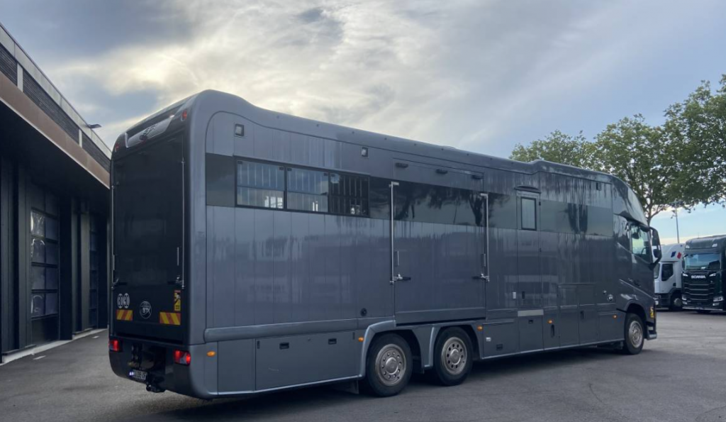 Camion chevaux STX